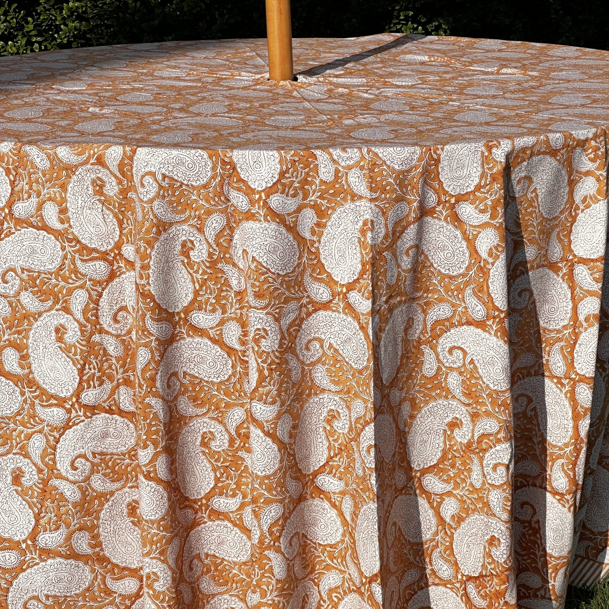 Tablecloth – Paisley Burnt Orange, Round - TITANIA product_type