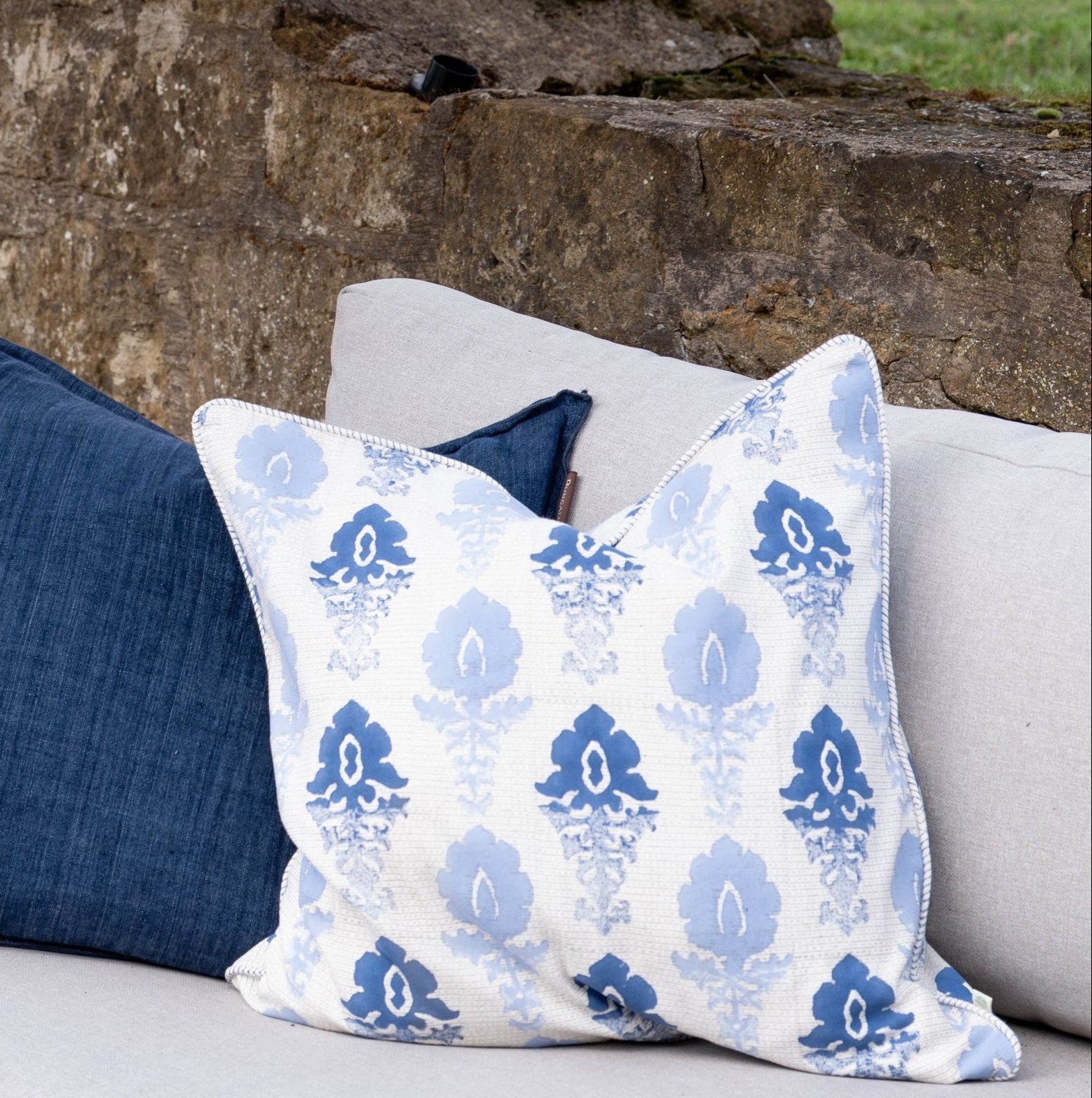 Cushion Cover – Fleur Ombre Indigo - TITANIA product_type 